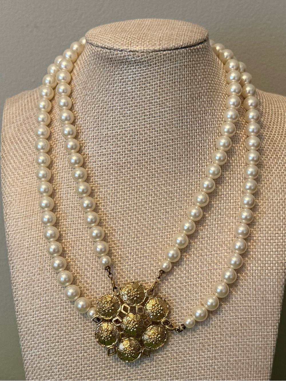 Sarah Coventry Classic Pearl Necklace/Brooch with Gold Floral Pendant